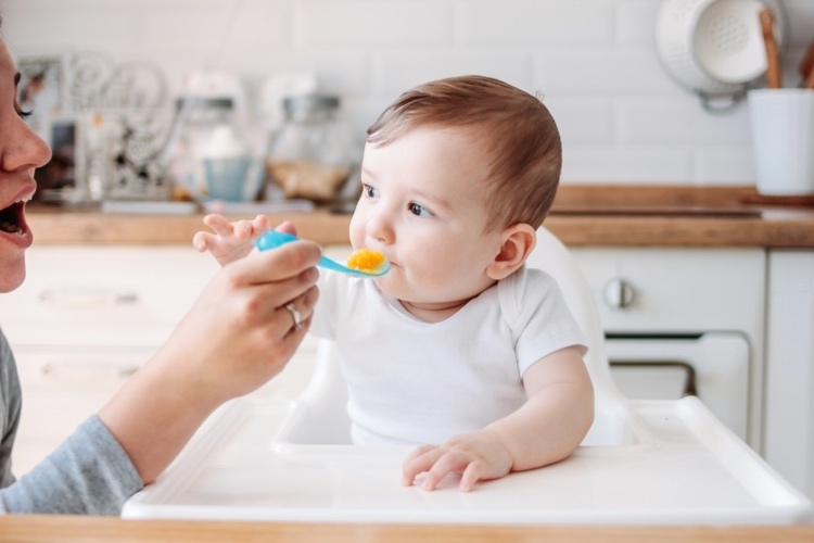 Kost til atopisk dermatitis hos baby introducerer langsomt nye fødevarer