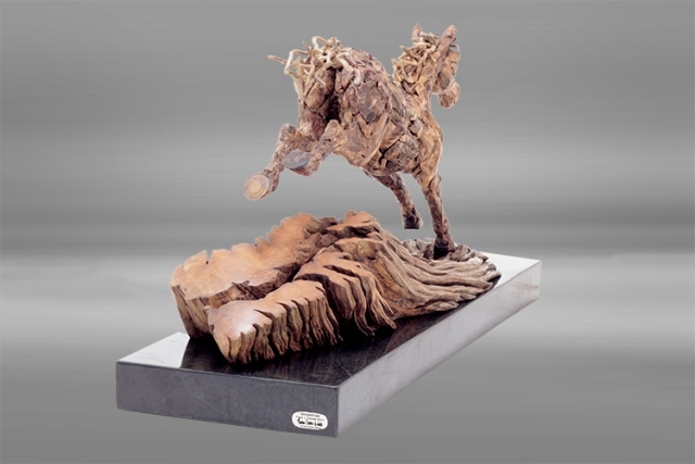heste af træ drivved-stejle-skulptur i naturlig størrelse