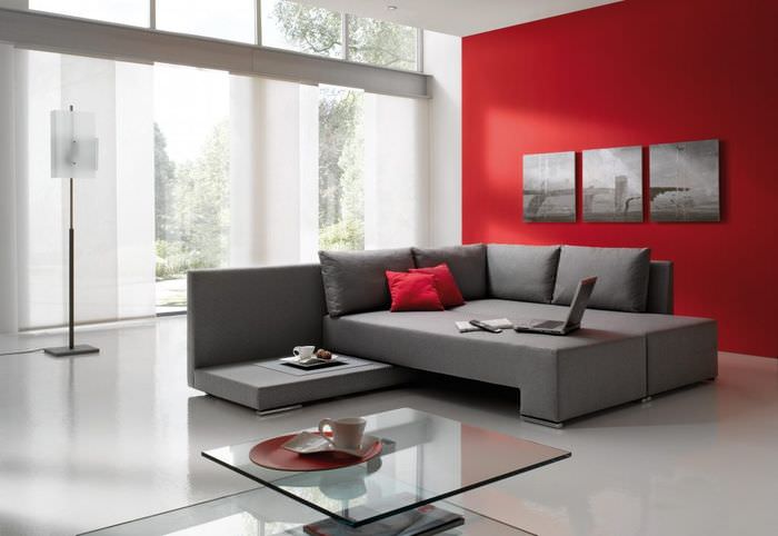 Červená barva jako akcent v designu obývacího pokoje