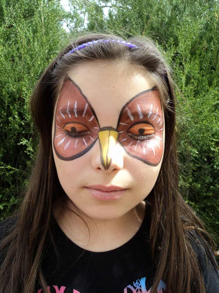 ugle lægger øjnene på børn karneval