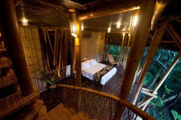 Green-Village-bambus-hus-soveværelse-udendørs