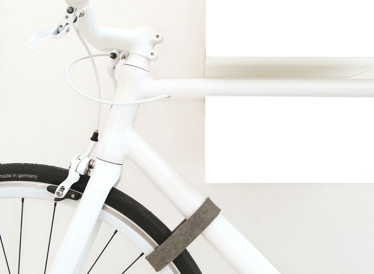cykelholder-væg-byg-selv-ideer-hvid-minimalistisk-stel-vedhæft
