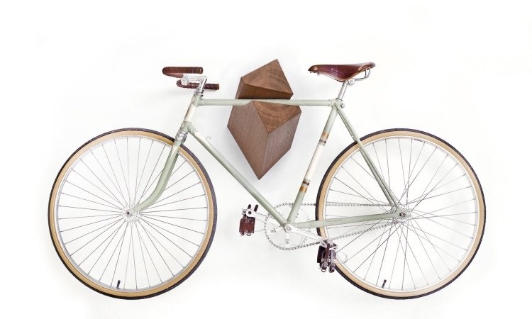 cykelholder-væg-byg-selv-ideer-træ-stykker-kantet-led-stel