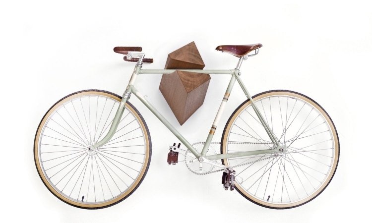cykelholder-væg-byg-selv-ideer-træ-stykker-kantet-led-stel