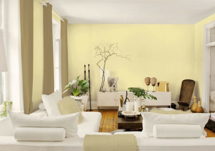 Farve stue gul væg farve hvide møbler