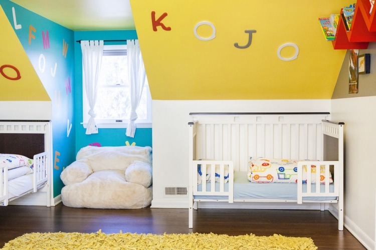 farver i børneværelset -gul-blå-kombination-cantilever
