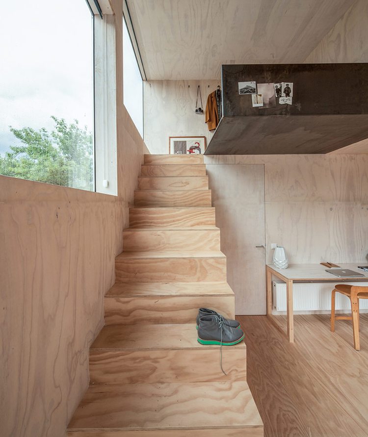 træhus-minimalistisk-gæstehus-træ-interiør-konstruktion