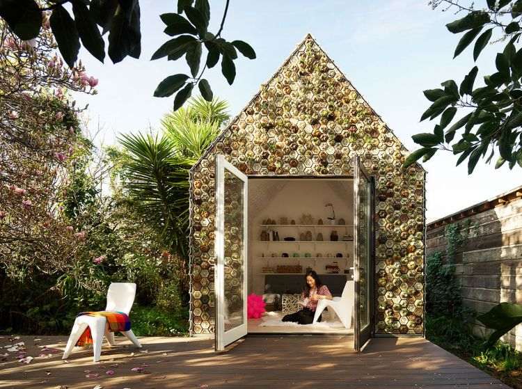 hus lavet af genbrugsmateriale facadekonstruktion moderne bæredygtigt design konstruktion genbrug hiterhof hytte 3d printer fliser