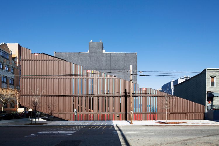 hus lavet af genbrugsmateriale facade konstruktion moderne bæredygtigt design konstruktion genbrug carroll skib fragt container side udsigt