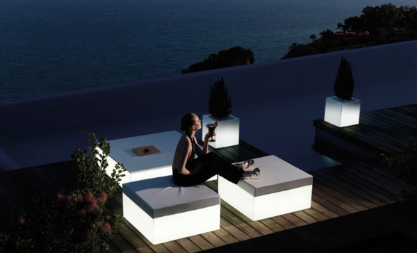 kvadrat-vondom-lysende-terrassemøbler