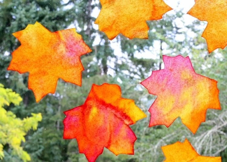 vinduesdekoration-efterår-børn-tinker-ark-akvarel-papir-farver