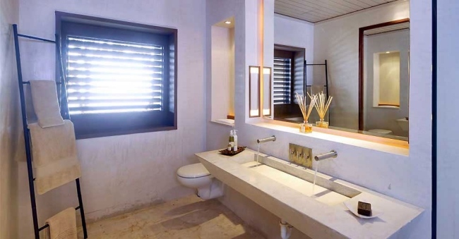 Opium Mustique ferie villa badeværelse design sten vask