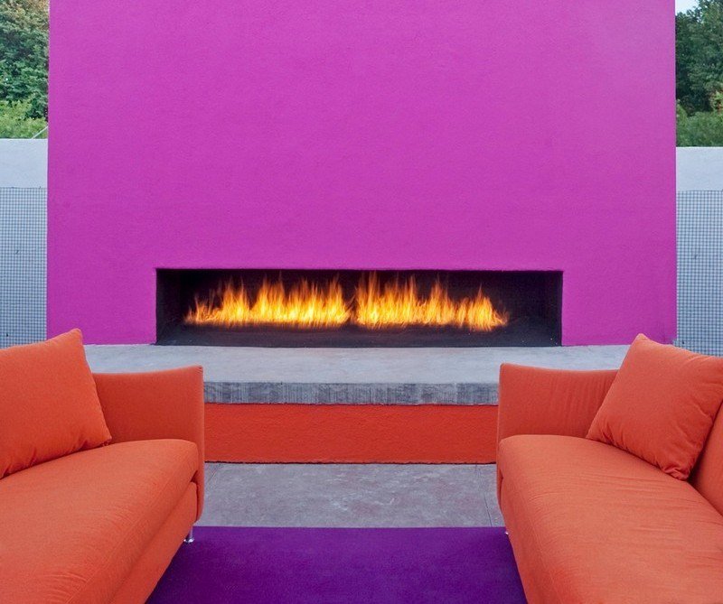 Ildskål-havepejs-pink-orange-møbler-farvekombination