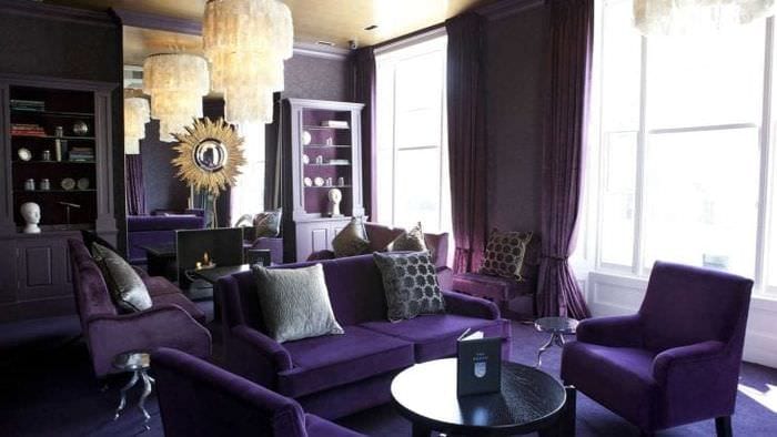 סגנון יוצא דופן של הסלון בצבע סגול