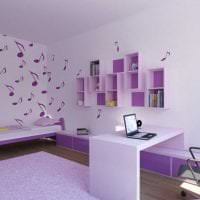 uvanlig design av en leilighet i lilla farge foto