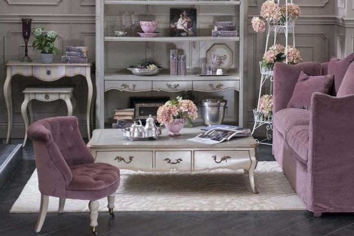 светло лилав диван в стил коридор