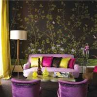 светло лилав диван в дизайна на снимката на коридора