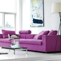 светло лилав диван на снимка за домашен дизайн