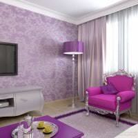 светло лилав диван във фасадата на снимката на спалнята