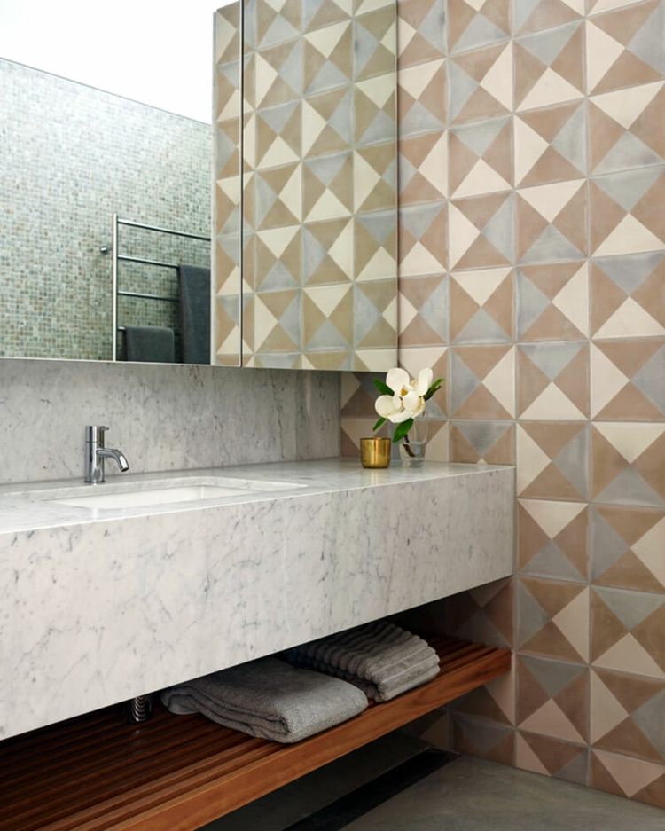 Flisedesign-badeværelse-olie-maling-maleri-mønstre-gør-det-selv-beton-vask