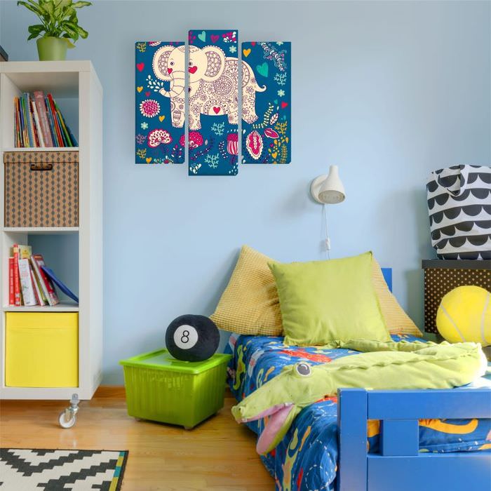 Ръчно рисуван слон на модулната картина в детската стая