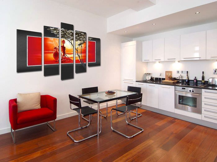 Tyylikkäitä modulaarisia maalauksia keittiön sisätiloissa