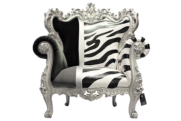 Barok lænestol sort og hvid dekoreret med håndakrylbetræk
