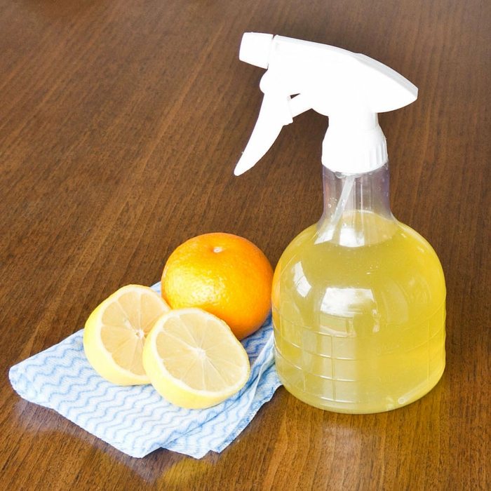 forårsduft i huset citronspray vaskemiddel diy