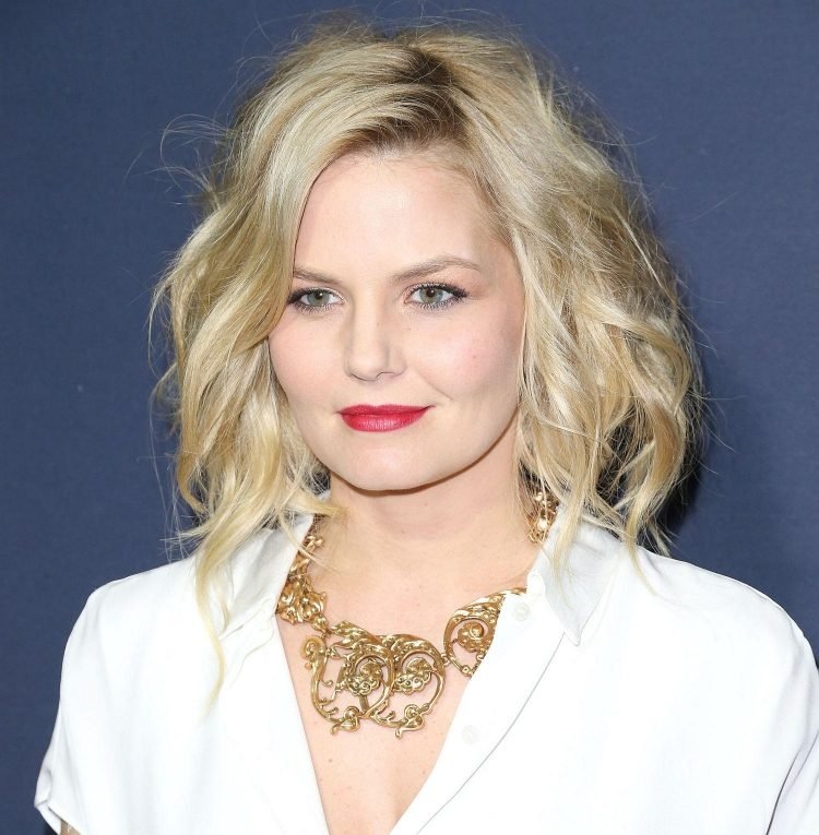 frisure-til-grime-hals-kjole-bryllup-jennifer-morrison-faux-bob