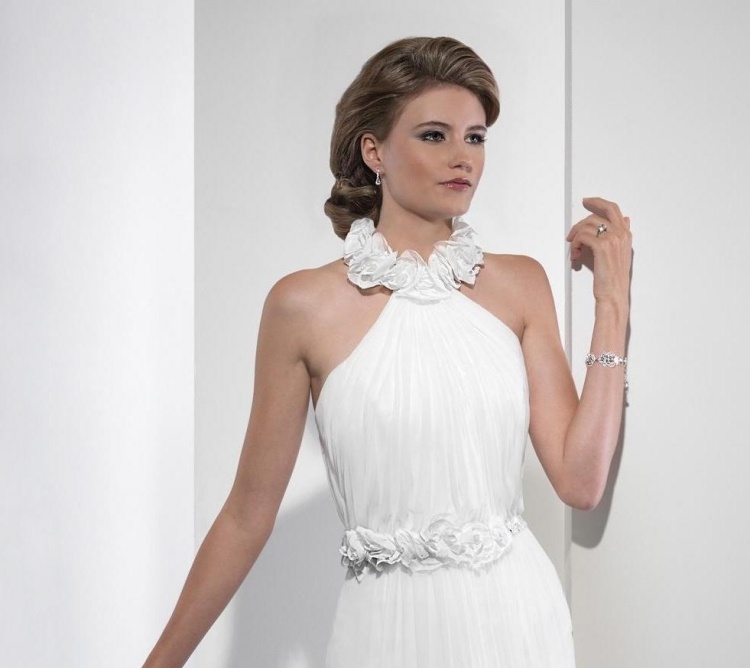 frisure-til-grime-hals-kjole-bryllup-chignon-drillet