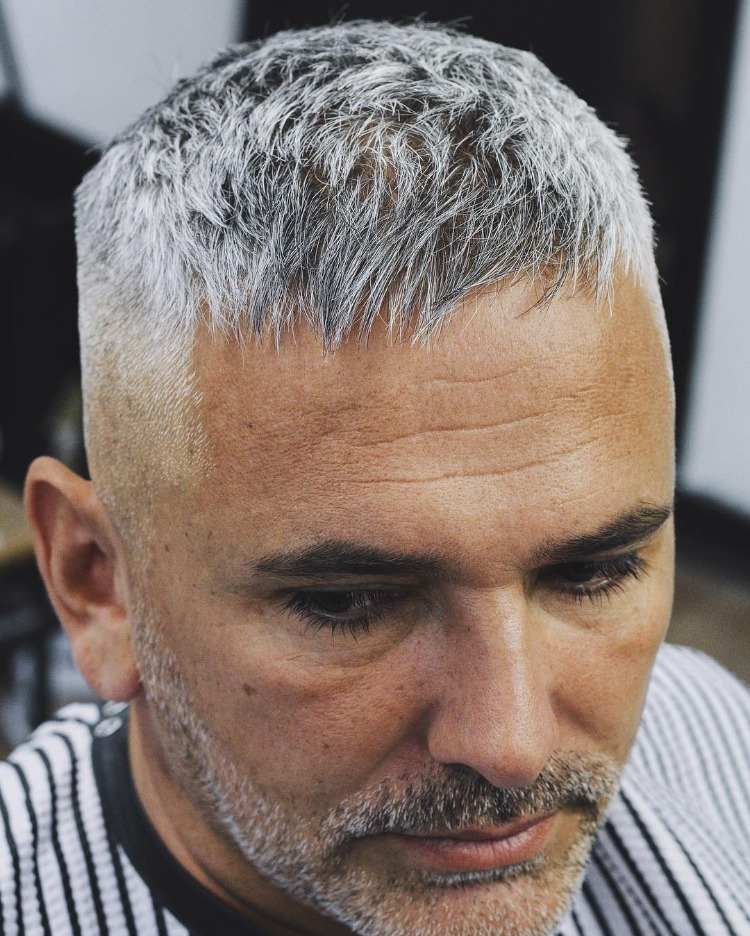 buzz cut haircut egnet til gråt hår og til mænds frisure trends 2020