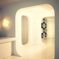 futurismus v interiéru chodby na neobvyklé barevné fotografii