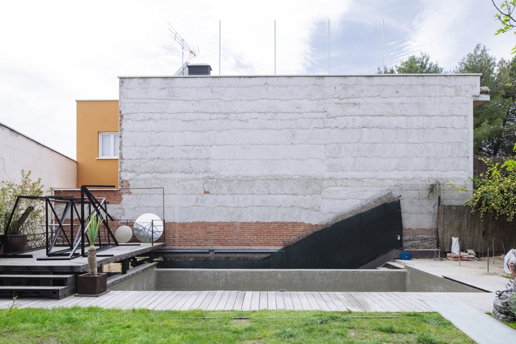 have-pool-konvertering-projekt-væg-lounge-beton