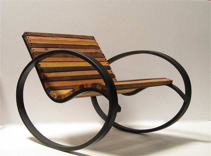 moderne gyngestol-stol-form-usædvanligt-design-armlæn-metalstel