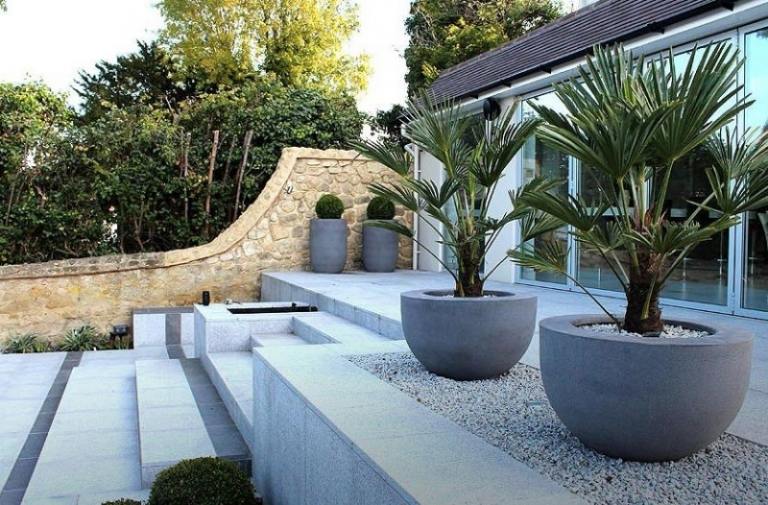 Havedekoration-ideer-urtepotter-beton-oval-moderne