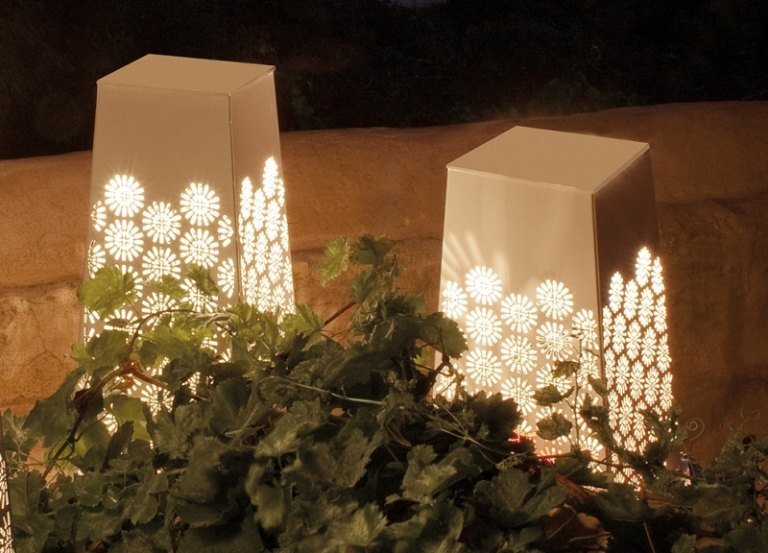 Havedekoration-ideer-lanterne-perforerede plader-moderne