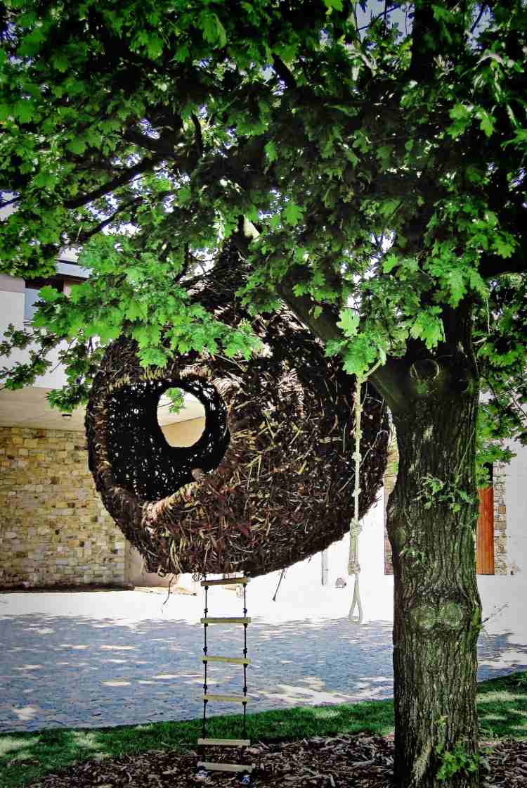 have-kunst-drivved-træ-hus-sphaere-kokon-cirkel