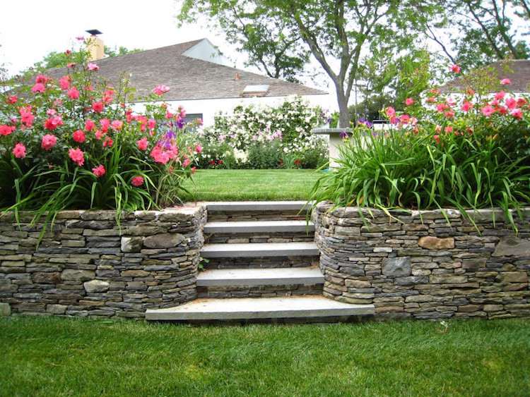Byg-din-egen-have-trapper-design-ideer-beton-sten-plade-græsplæne