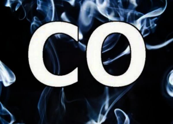 Při hoření jakéhokoli paliva se uvolňuje oxid uhelnatý.