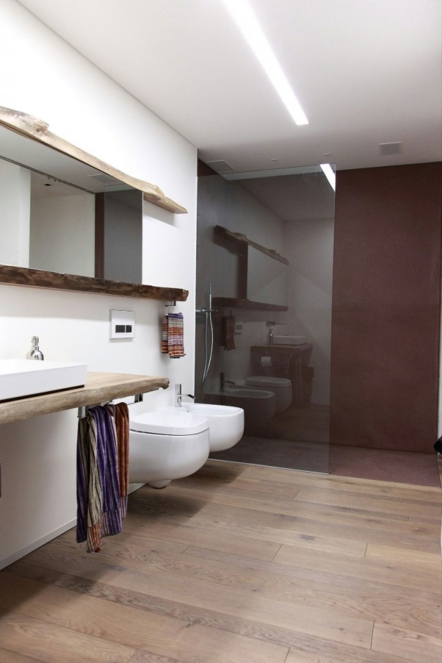 rustikt badeværelse gang gulv brusebad område glas skillevæg
