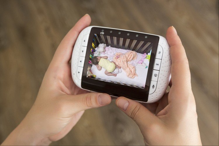 praktisk gave til frisk mor baby monitor med kamera