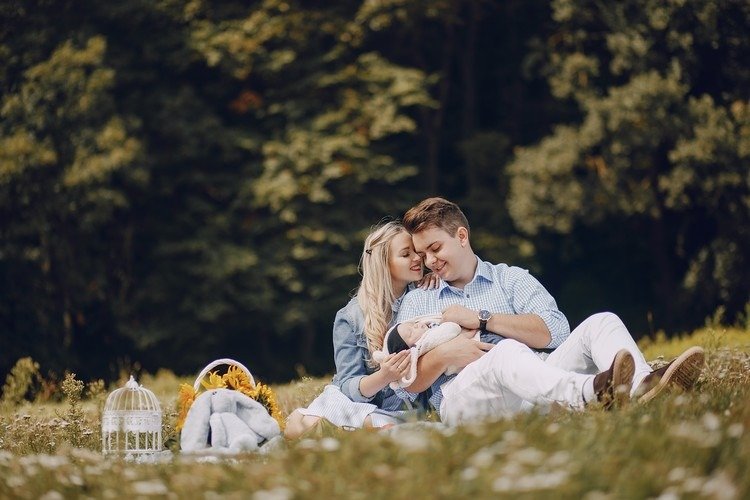 Professionel fotoshoot som gave til nye forældre