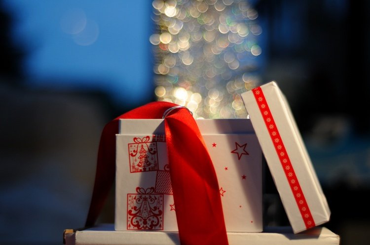 gave-ideer-kvinder-jul-partnere-giv-noget-til-indpakning