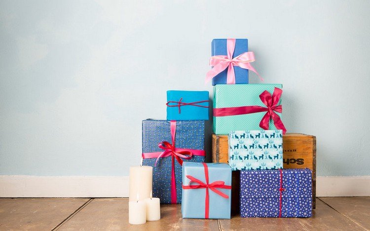 gaveindpakning rejsebevis tinker kreative ideer feriekupon lav dine egne gaver pakket stablet stearinlys