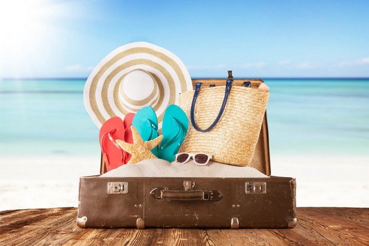 gaveindpakning rejsebevis tinkering kreative ideer feriekupon pakning gammel rejsetaske strand solbriller taske flip-flops