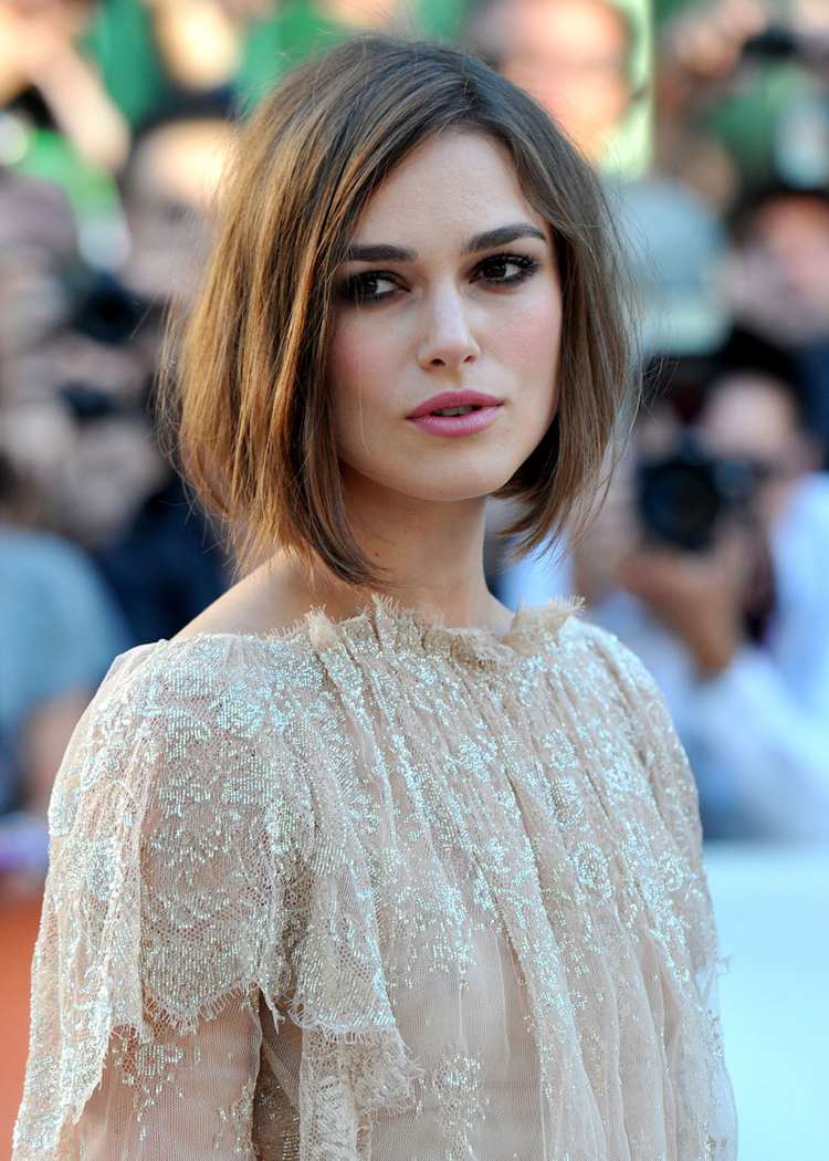 tiered-bob-lang-brunette-brun-tyk-hår-keira-knightley