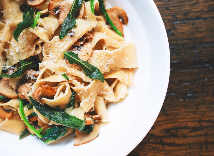 sunde pastaretter tagliatelle med svampe