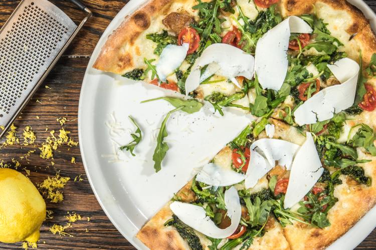 Bestil sund mad pizza med rucola tomater og mozzarella