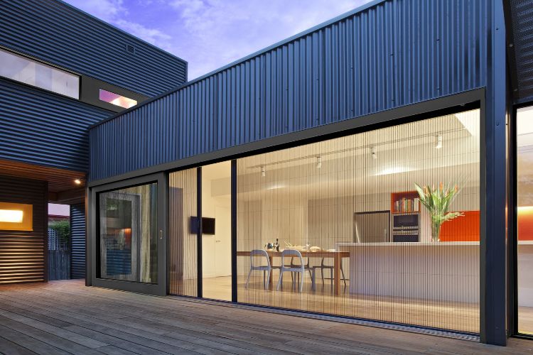Glasskydedøre til terrasse design lejlighed moderne stue udendørs flue vinduesbeskyttelse