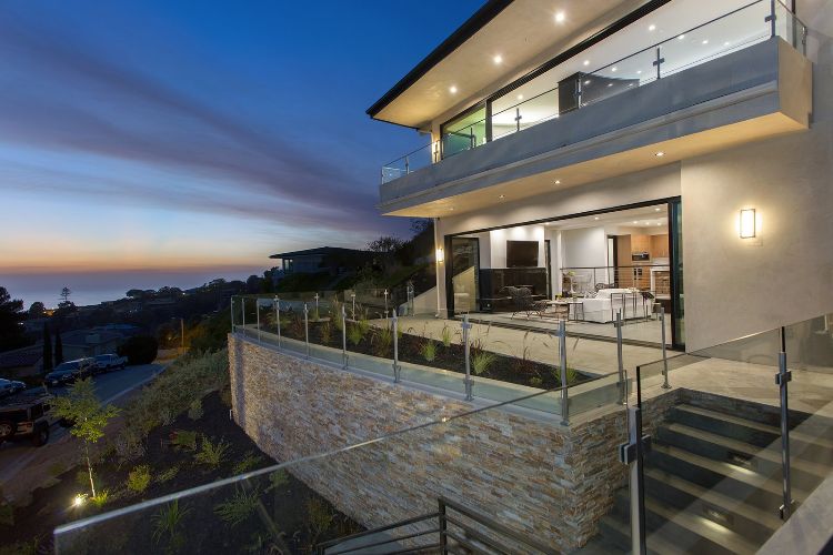 glasdøre til terrassedesign lejlighed moderne stue udvendig aluminiumsramme levetid